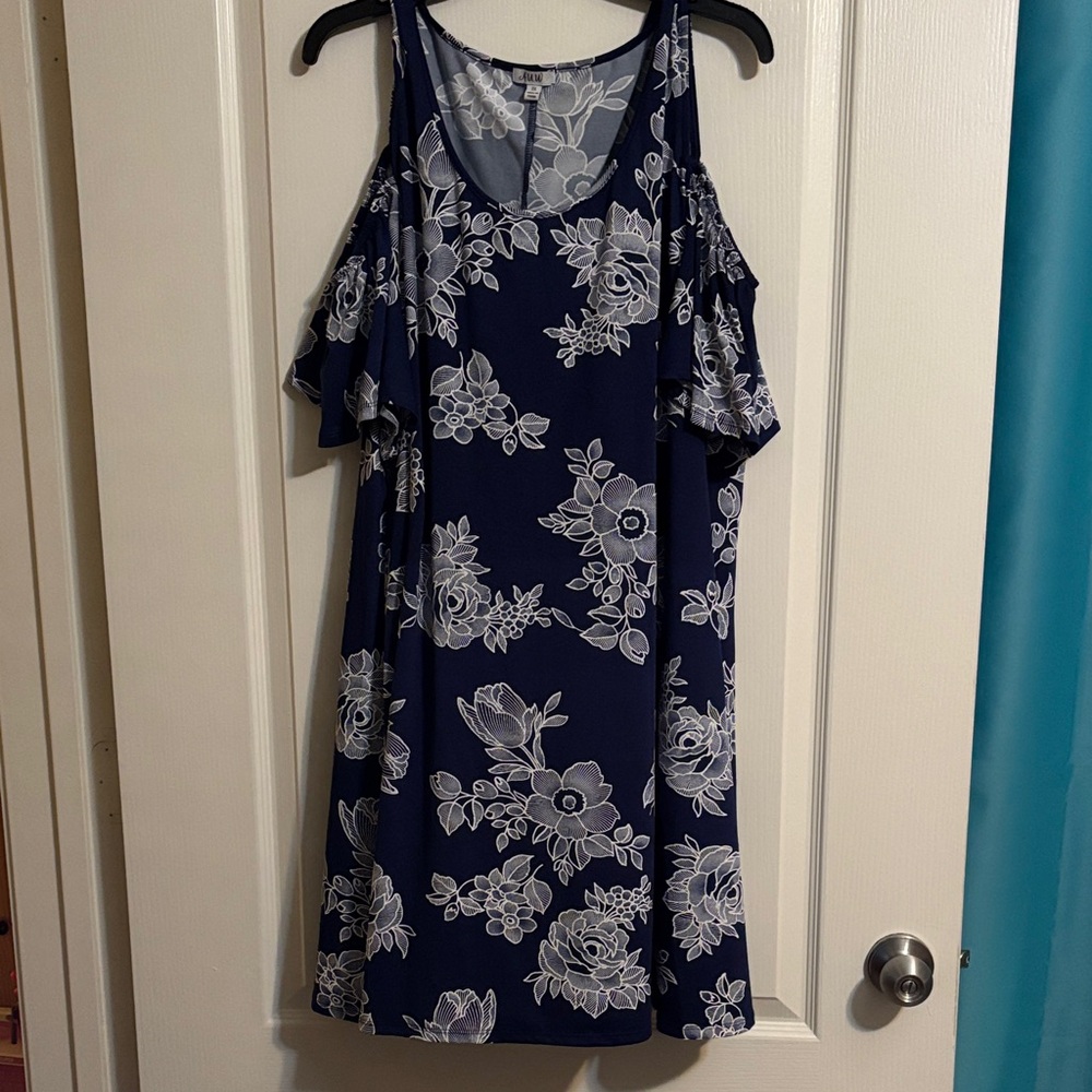 AUW Navy and White Floral Top